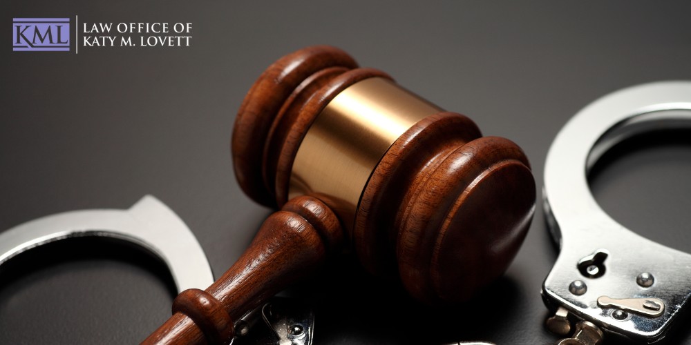 How Far Behind in Child Support Before a Warrant Is Issued in Texas