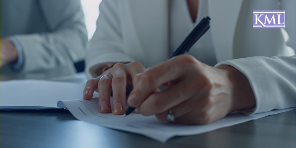 file pro se in Texas or hire divorce attorney